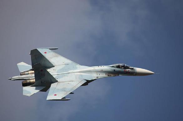 Sukhoi Su-27 'pushes away' NATO's F-15C from governmental jetliner. 63381.jpeg