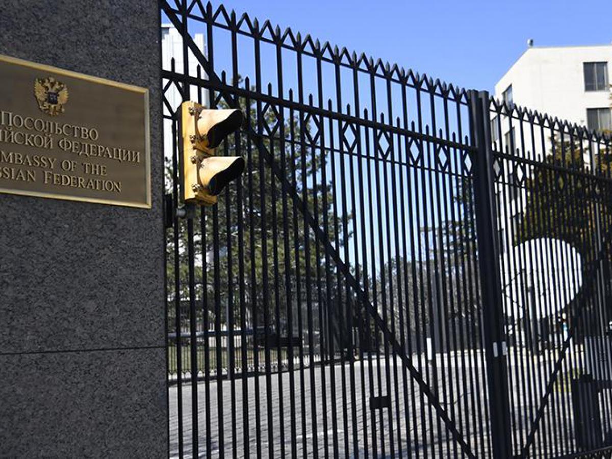 Embaixada dos EUA na Rússia encolhe em 75 por cento