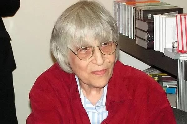 Поэтесса Юнна Мориц назвала свадьбу Собчак и Богомолова