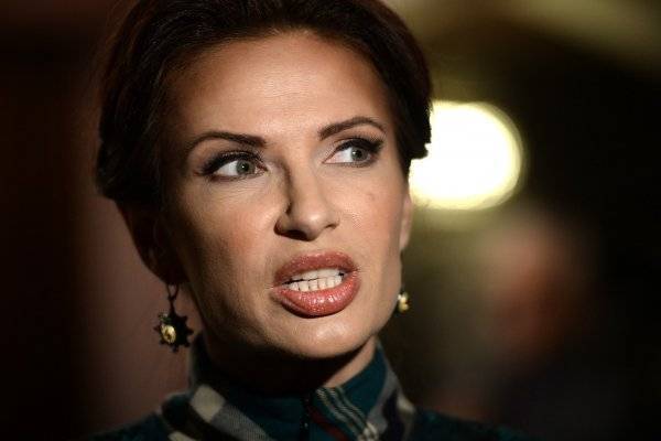 Эвелина Бледанс решила пофлиртовать с фанатами
