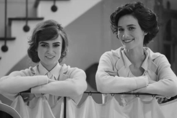 Chanel анонсировали черно-белую коллекцию