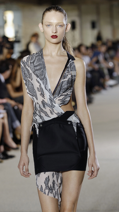 Неделя моды в Париже: Vaccarello Неделя моды в Париже: Vaccarello