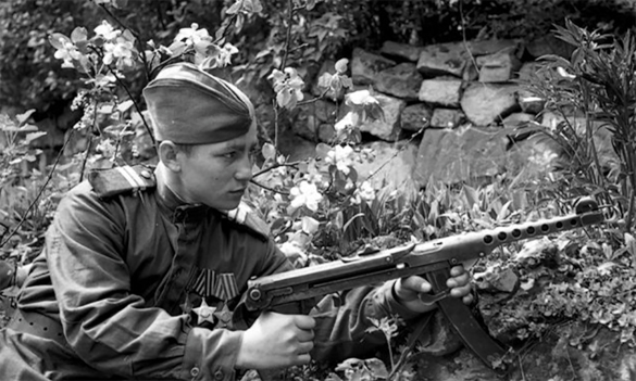 Оружие Победы: пистолет-пулемет Судаева. автомат Оружие Победы: пистолет-пулемет Судаева. автомат