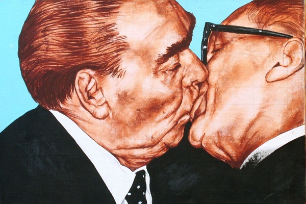 Что скрывалось за самыми памятными поцелуями. 500208.png500206.jpeg Что скрывалось за самыми памятными поцелуями. 500206.jpeg