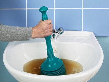 Стойкий неприятный запах в туалете? Диагностируем и устраняем проблемы с канализацией